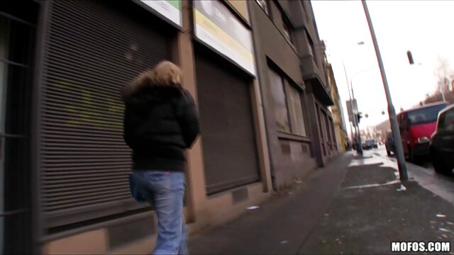 Esta rapariga quero assistir vídeo pornô brasileiro a preparar-se para sexo Anal