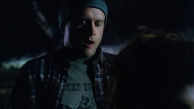 Sempre virou vídeo pornô no ônibus as costas