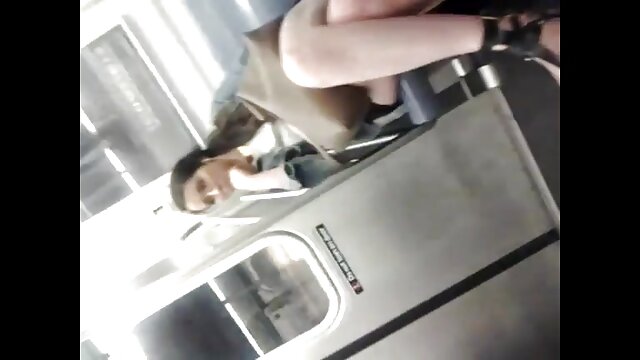 Gaja boa vídeo pornô de ana masturba-se enquanto o namorado dorme