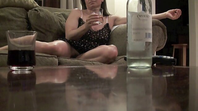 Selena Luxx-Sexy quero assistir vídeo de pornografia Selena